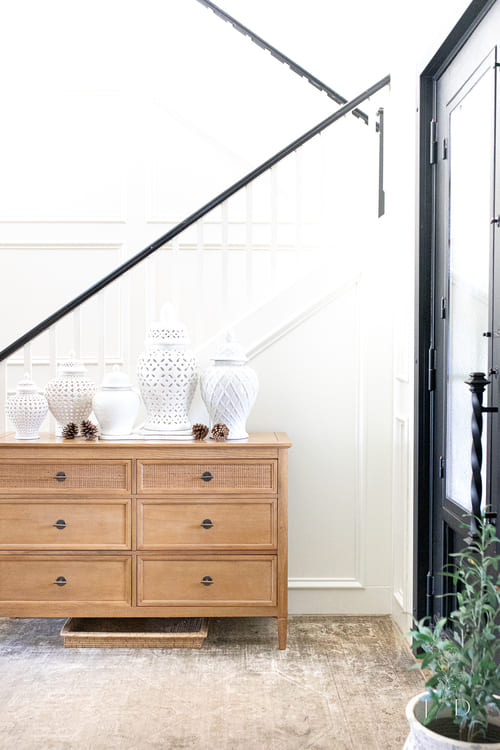 Neutral Winter Idea for the Entryway