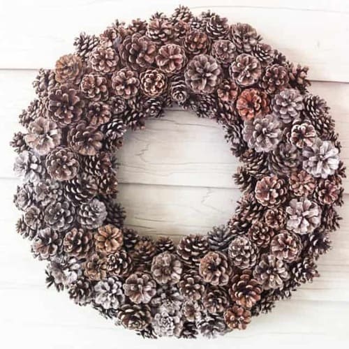 Make The Perfect Big Pinecone Wreath