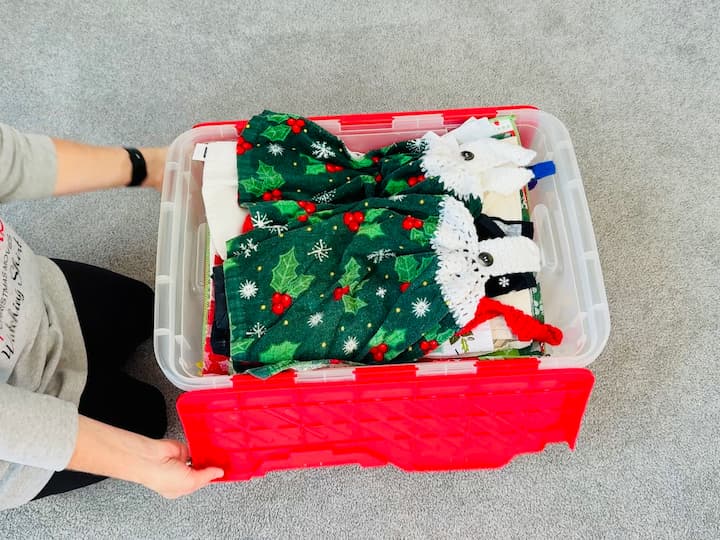 Chas packing box with towels - high impact decor with low storage