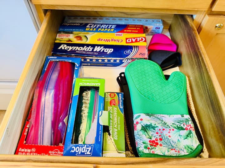 Saran Wrap, Tinfoil, baggies, and oven mits in a drawer