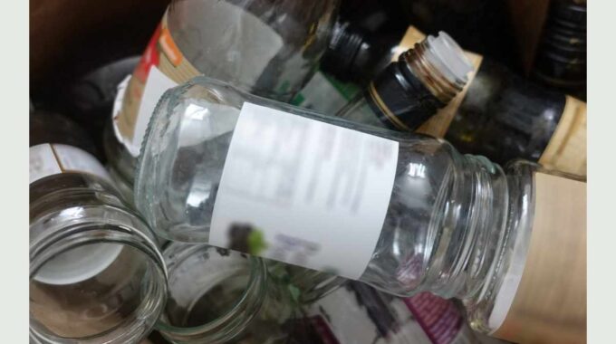 Are you wondering what to do with glass jars?  Discover ways to repurpose glass jars and use them in a variety of ways to organize your home!