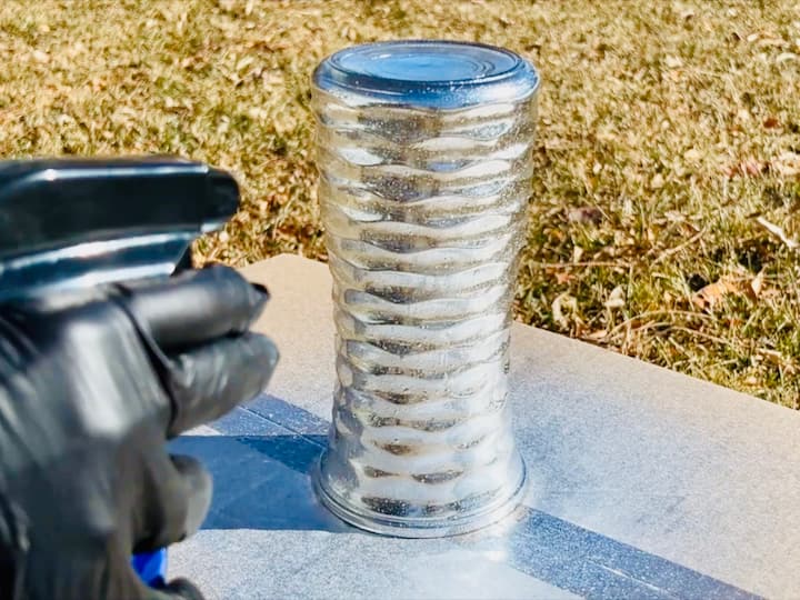 Spritzing the vase with vinegar
