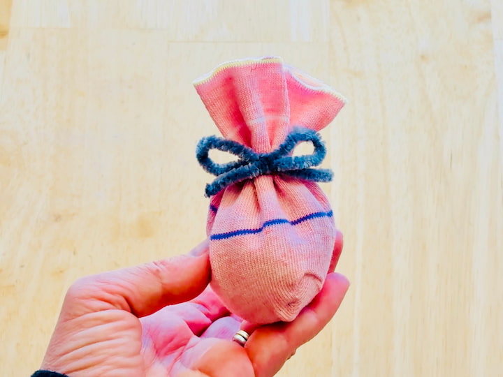 Sachet tied with a bow