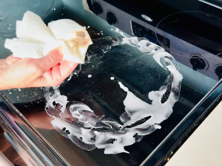 Oven/Stovetop: Baking soda + water paste for tough messes

