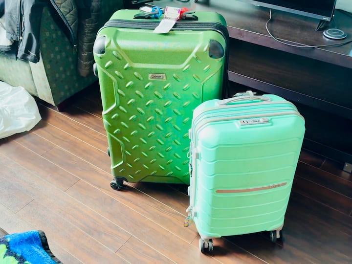Compression Zip Suitcases: Fit more clothes using less space


