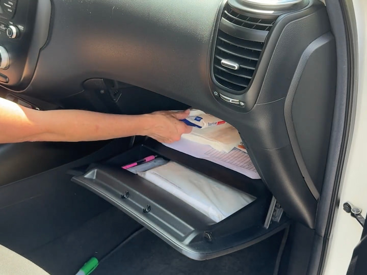 🧼 Wipes & Cleaners:
Dollar Tree carries name-brand items like Armor All multi-purpose cleaner and disinfectant wipes, plus Clorox wipes in the cleaning aisle. Wipes are perfect for quick cleanups without spills.