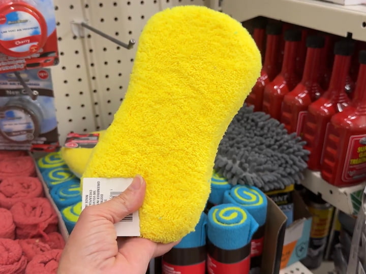 🧽 Cloths, Sponges & Buckets:
Their microfiber cloths (2-packs!) and shammies are great for detailing. Add a sponge, a small bucket, and some soap, and you’re ready for any mess.