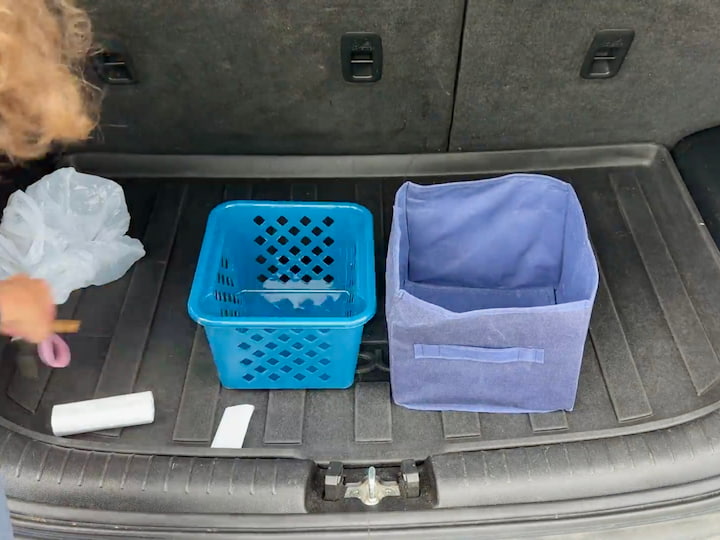 🗑 DIY Trash Bin:
I grabbed a cloth bin, a plastic bin, and some trash bags from Dollar Tree. I layered the plastic bag inside the plastic bin, tucked that into the cloth bin (to keep it from sliding), and set it on the floor in the back seat. Easy, portable car trash can—done!