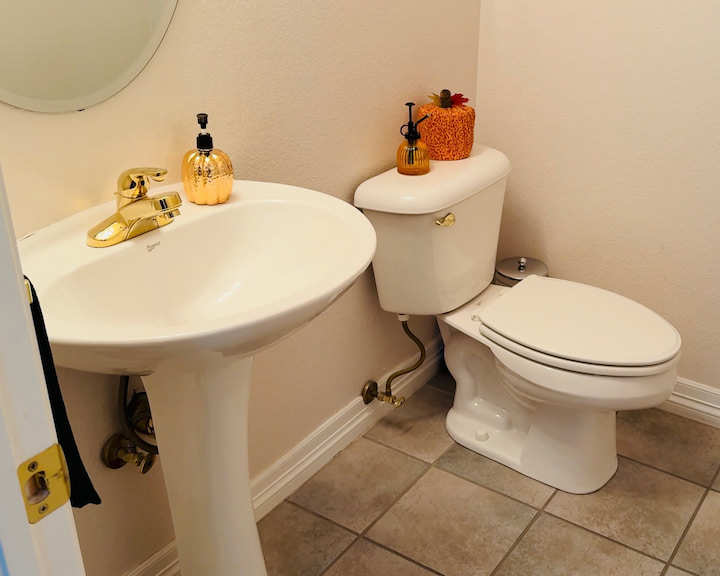 bathroom with diy fall decor