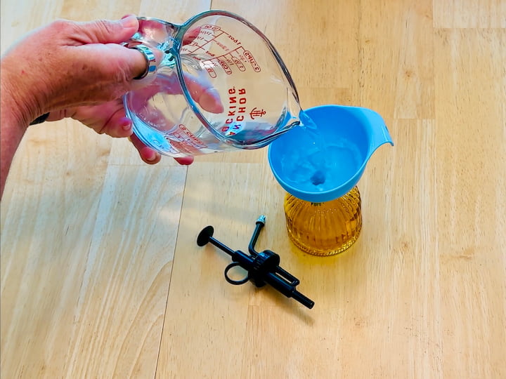 Adding water to the spray mister