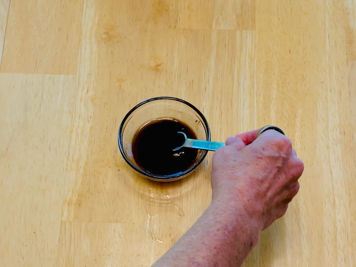 Adding cinnamon and mixing it with the coconut oil