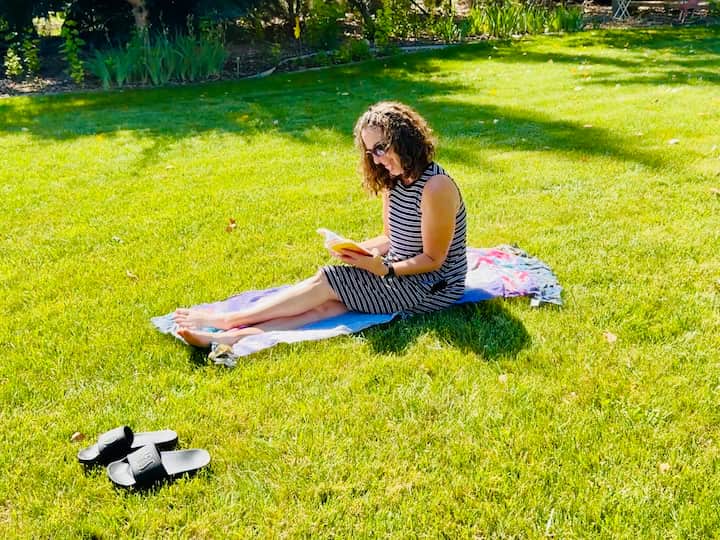 using scarf to sit on