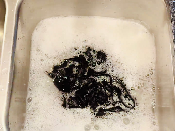 using laundry sheet in sink for washing landdry